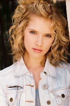 Claudia Lee