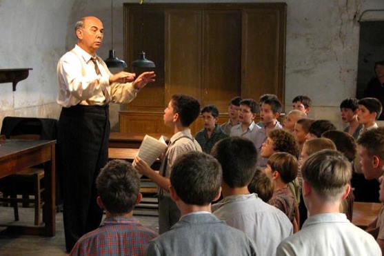 Gérard Jugnot as the teacher in The Choir (2004)