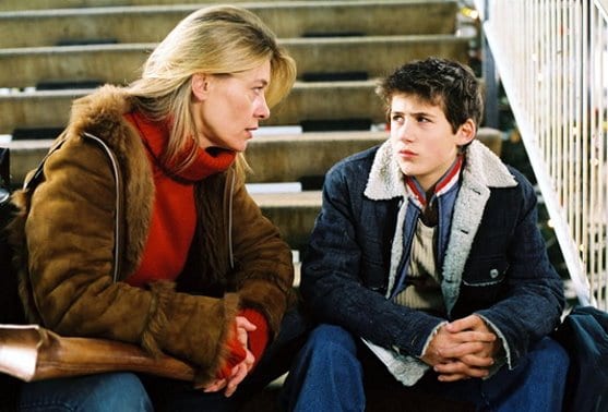 Christo (Ioannis Tsialas) and his new teacher ( Barbara Rudnik) in Ghetto Kids (2002)