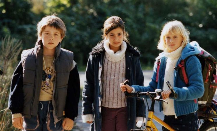 Aksel (Adam Gilbert Jespersen), Fatima(Nour El-Foul) and Annika (Nadia Bøgild)