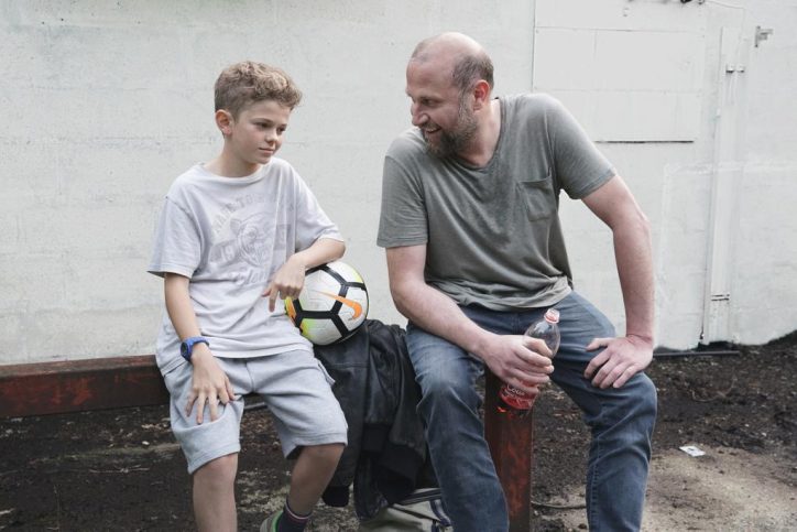 Theo and his father ( Maleaume Paquin and François Damiens)